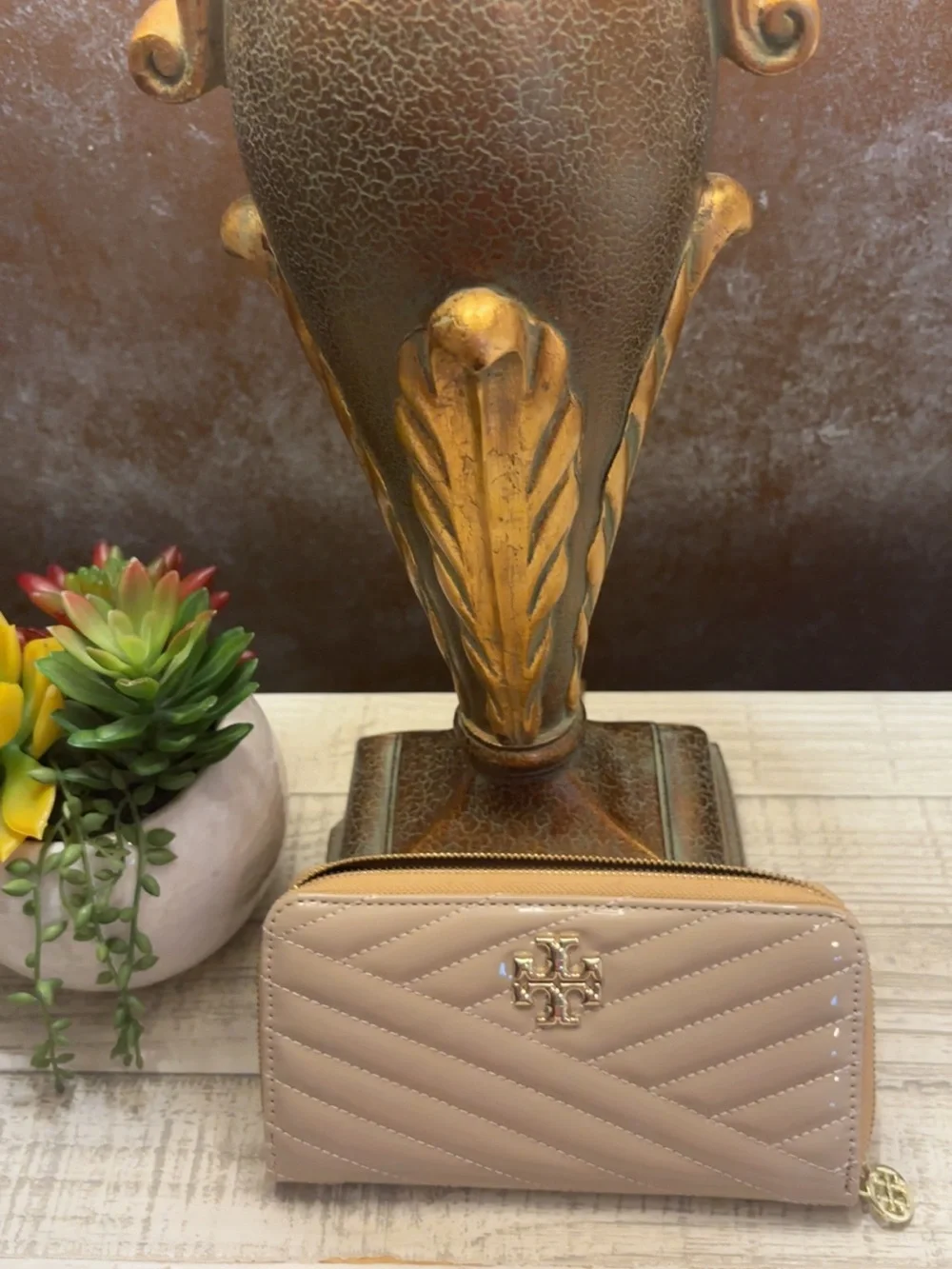 New ~ Tory Burch Cream Patent Leather Zip-Around Wallet Clutch W/Gold Logo
